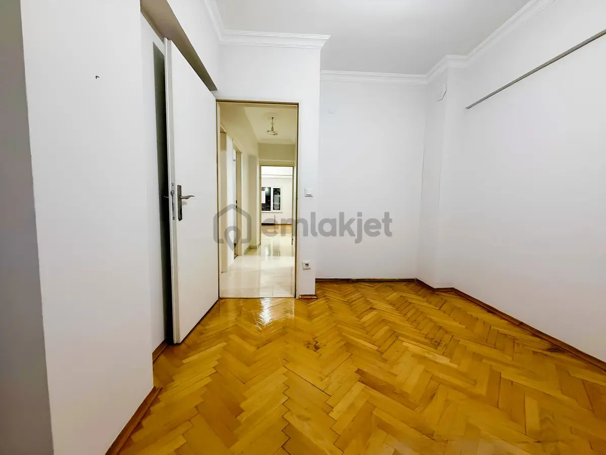 Devlet Hstn .yakını Cadde Üzerinde Asansörlü 3+1 Geniş Daire - 8