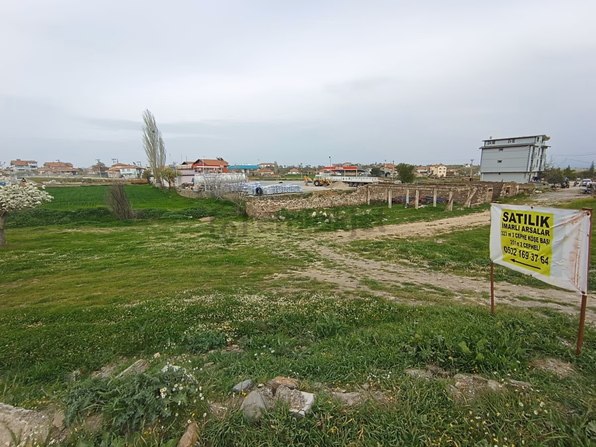 Satılık İmarlı 323 M2 Arsa Eşme Alaşehir Yolu Üzeri - 3