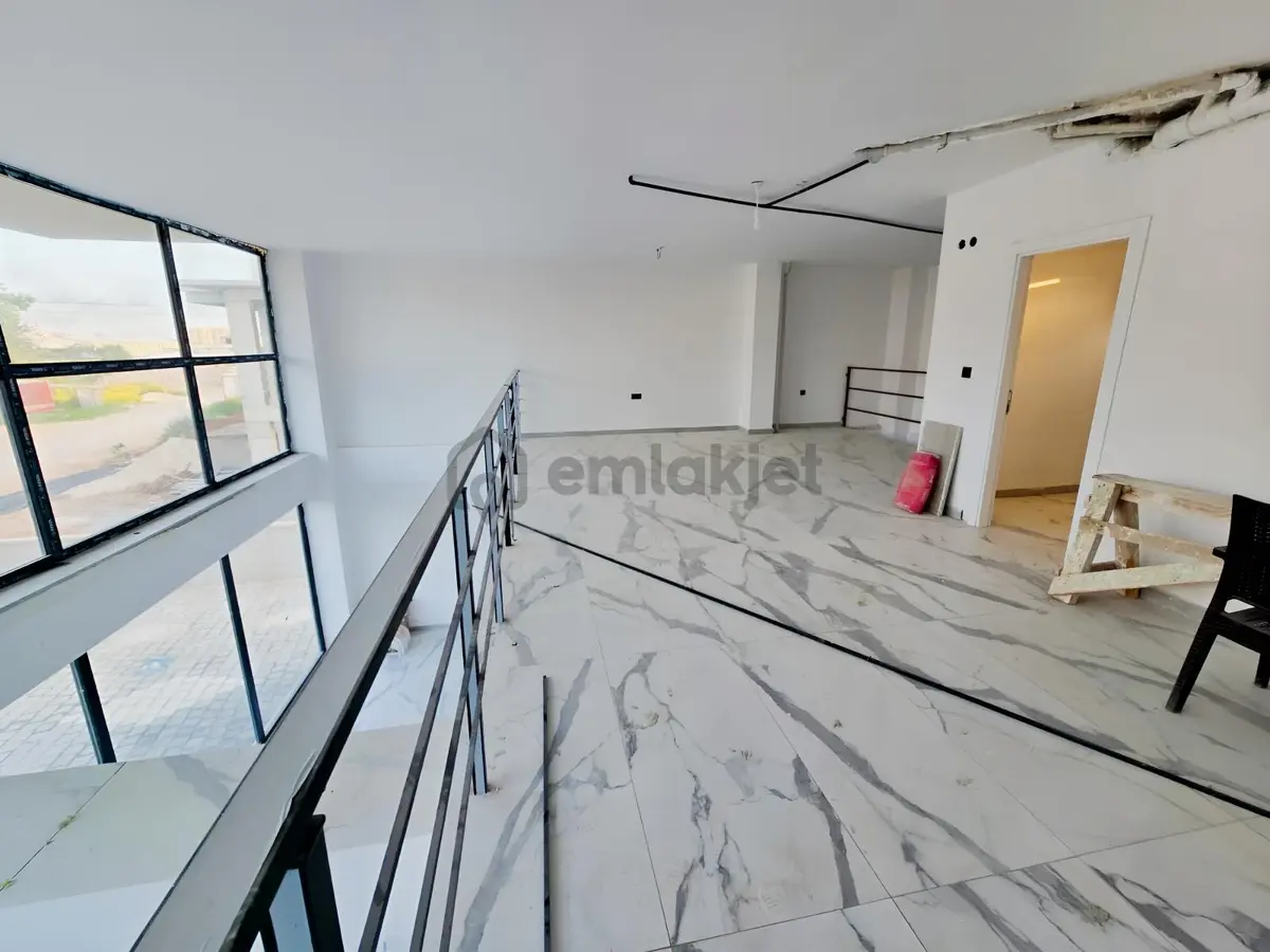 Satılık Dükkan 135 M2 - 18
