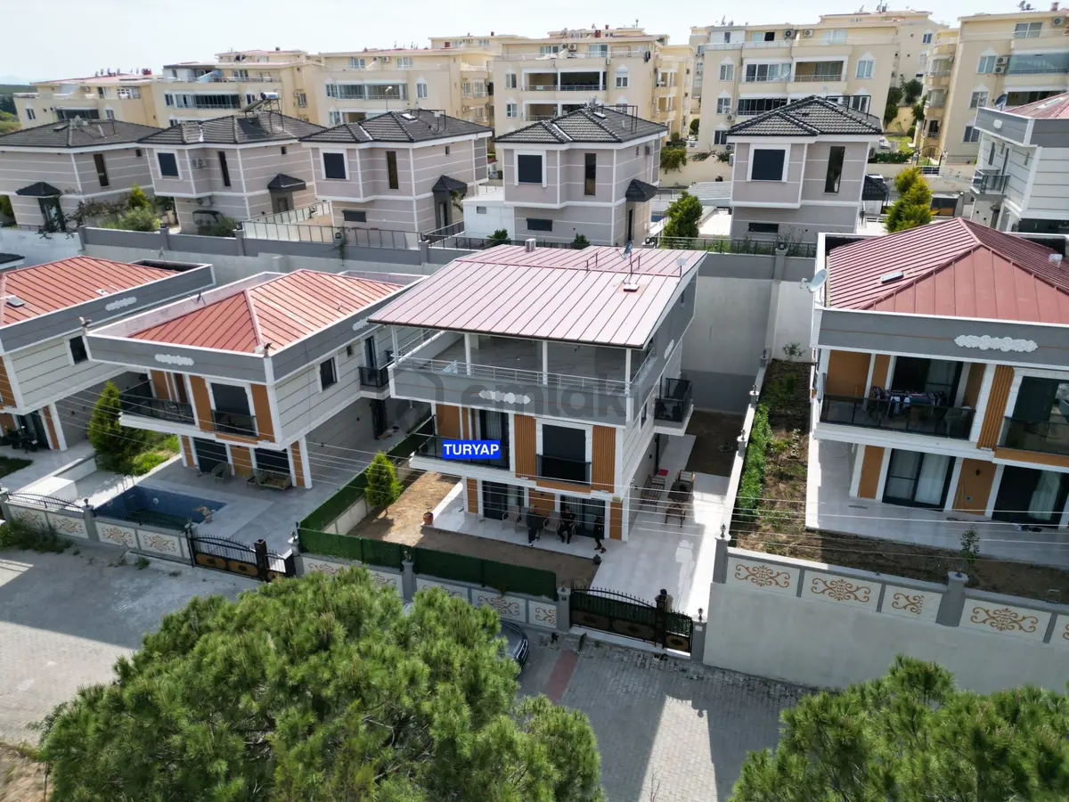 Denize Yürüme Mesafesinde Tam Müstakil Satılık Villa - 2