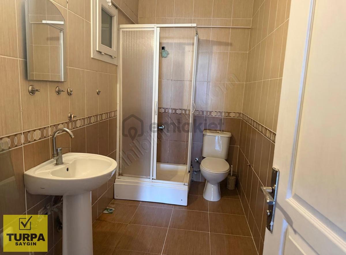 Gülyaka'da..içinde 24 Bin Kiracılı, Ara Kat K.mutfak 2+1 Satılık - 18