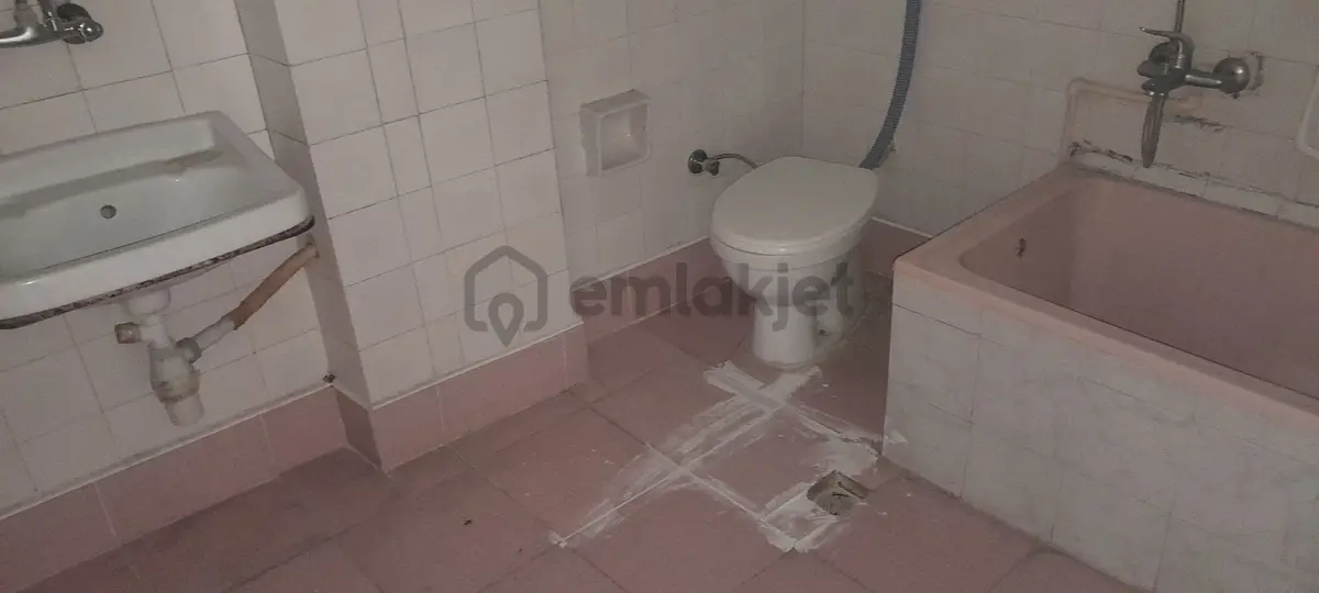 Manzaralı Balkonlu Sonkat D.gaz Sobalı Satılık Dairee - 12