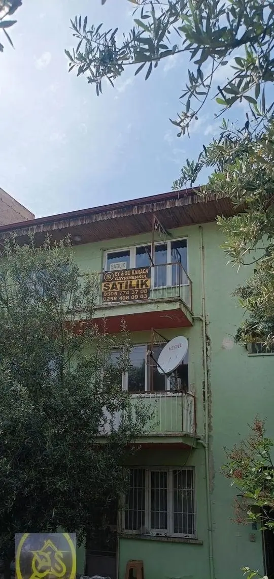 Eysu Karaca'dan Karşıyaka Mahallesinde Satılık Üç Katlı Bına. - 10