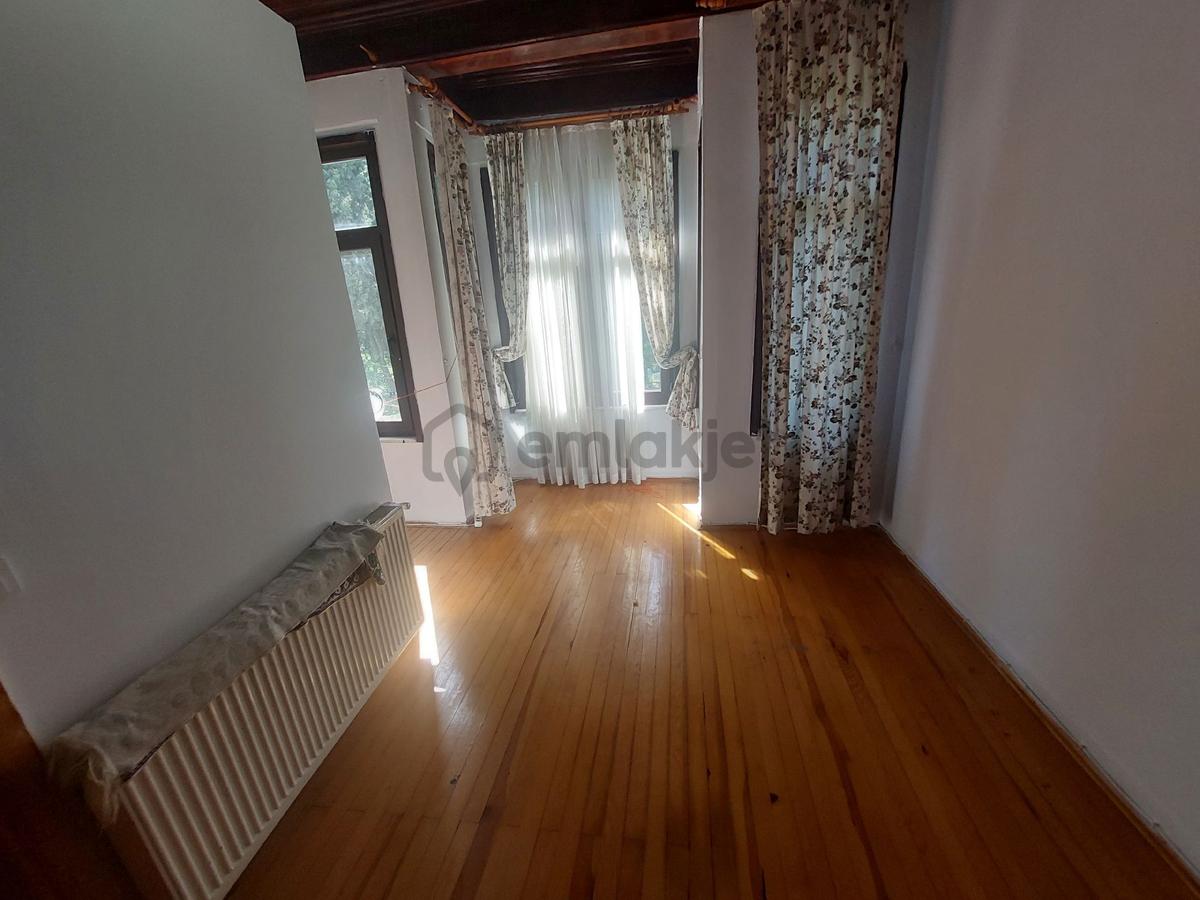 Zeynepkamil Kiralık 2,5 Katlı Müstakil Ev 10+1 - 22