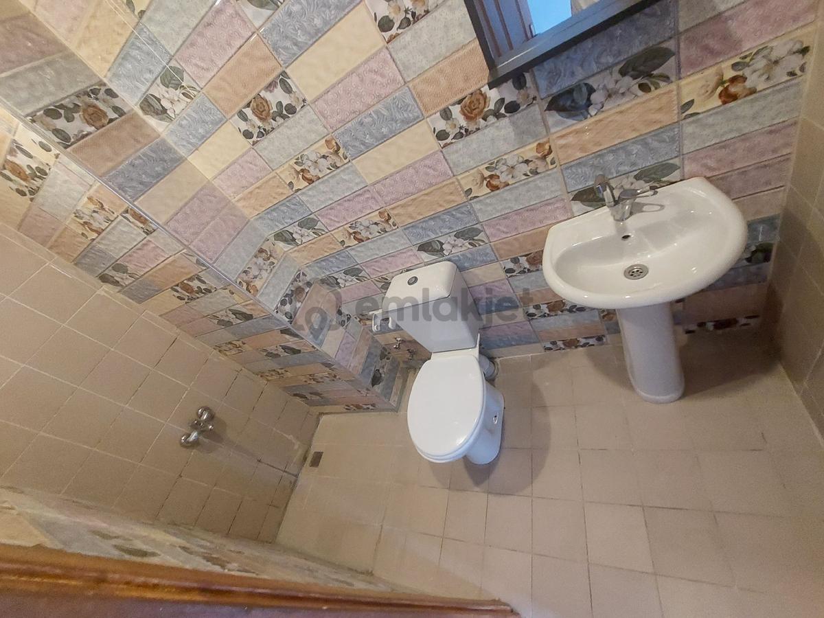 Zeynepkamil Kiralık 2,5 Katlı Müstakil Ev 10+1 - 18