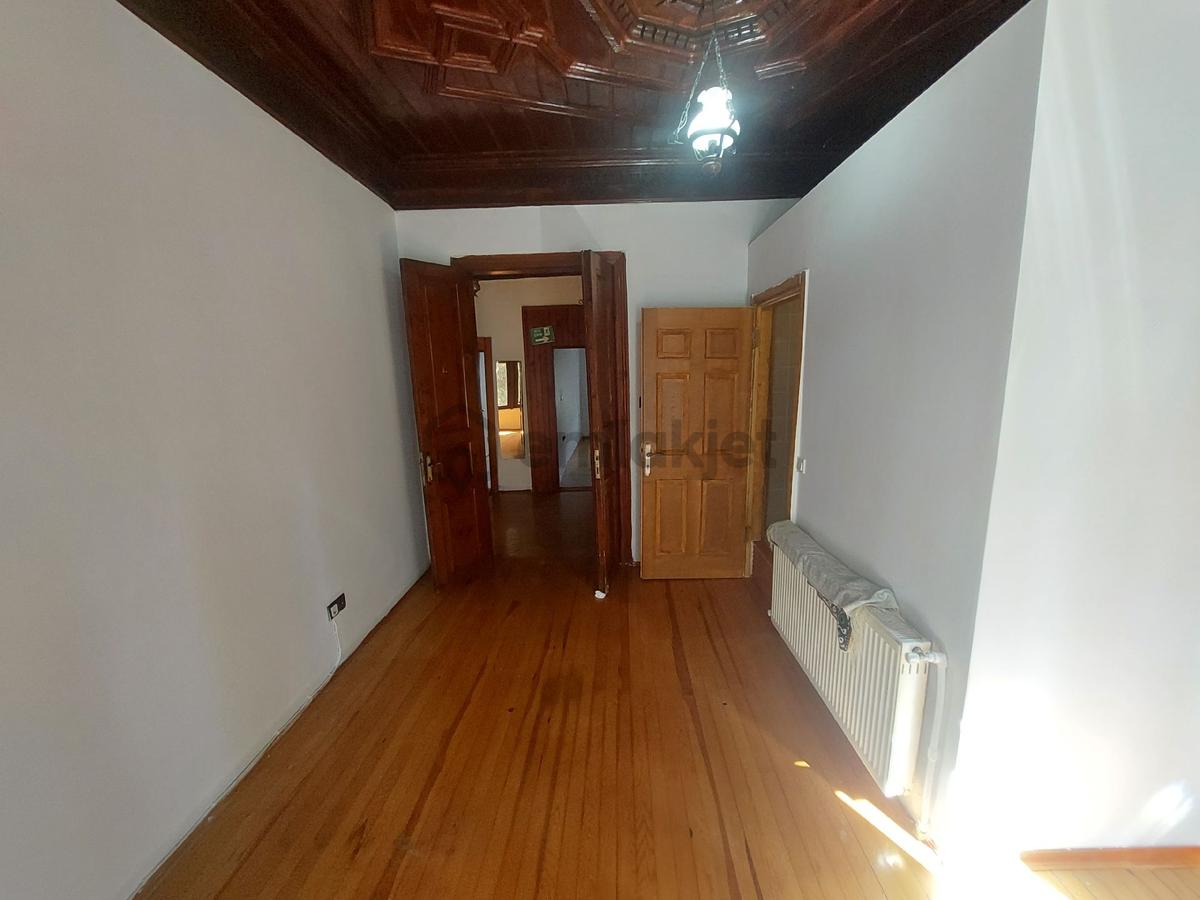 Zeynepkamil Kiralık 2,5 Katlı Müstakil Ev 10+1 - 25