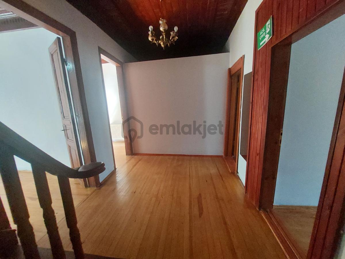 Zeynepkamil Kiralık 2,5 Katlı Müstakil Ev 10+1 - 13