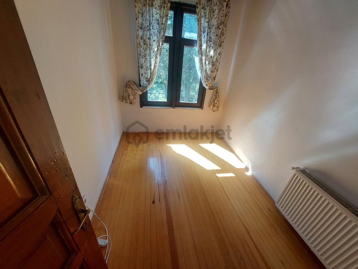 Zeynepkamil Kiralık 2,5 Katlı Müstakil Ev 10+1 - 20