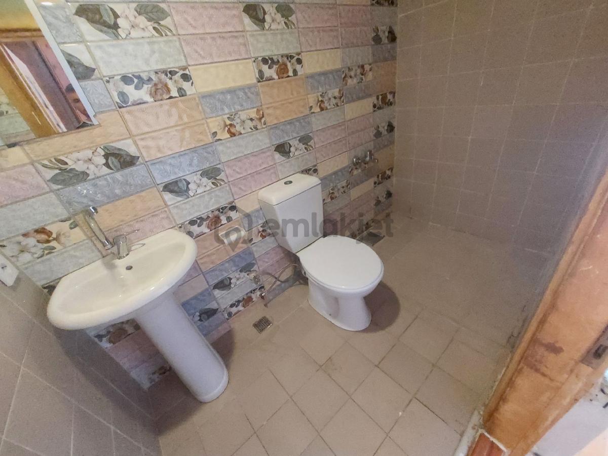 Zeynepkamil Kiralık 2,5 Katlı Müstakil Ev 10+1 - 23