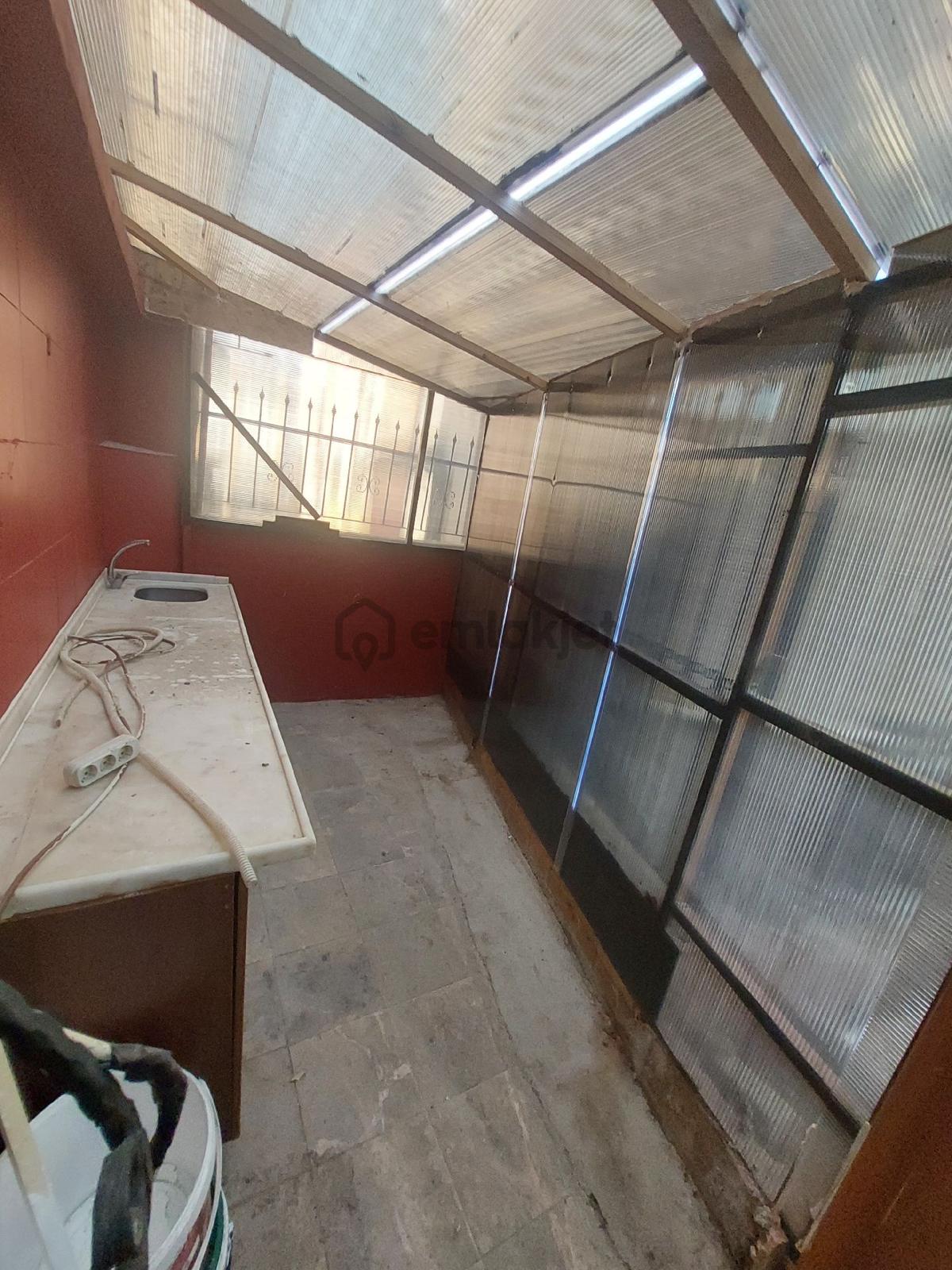 Zeynepkamil Kiralık 2,5 Katlı Müstakil Ev 10+1 - 8