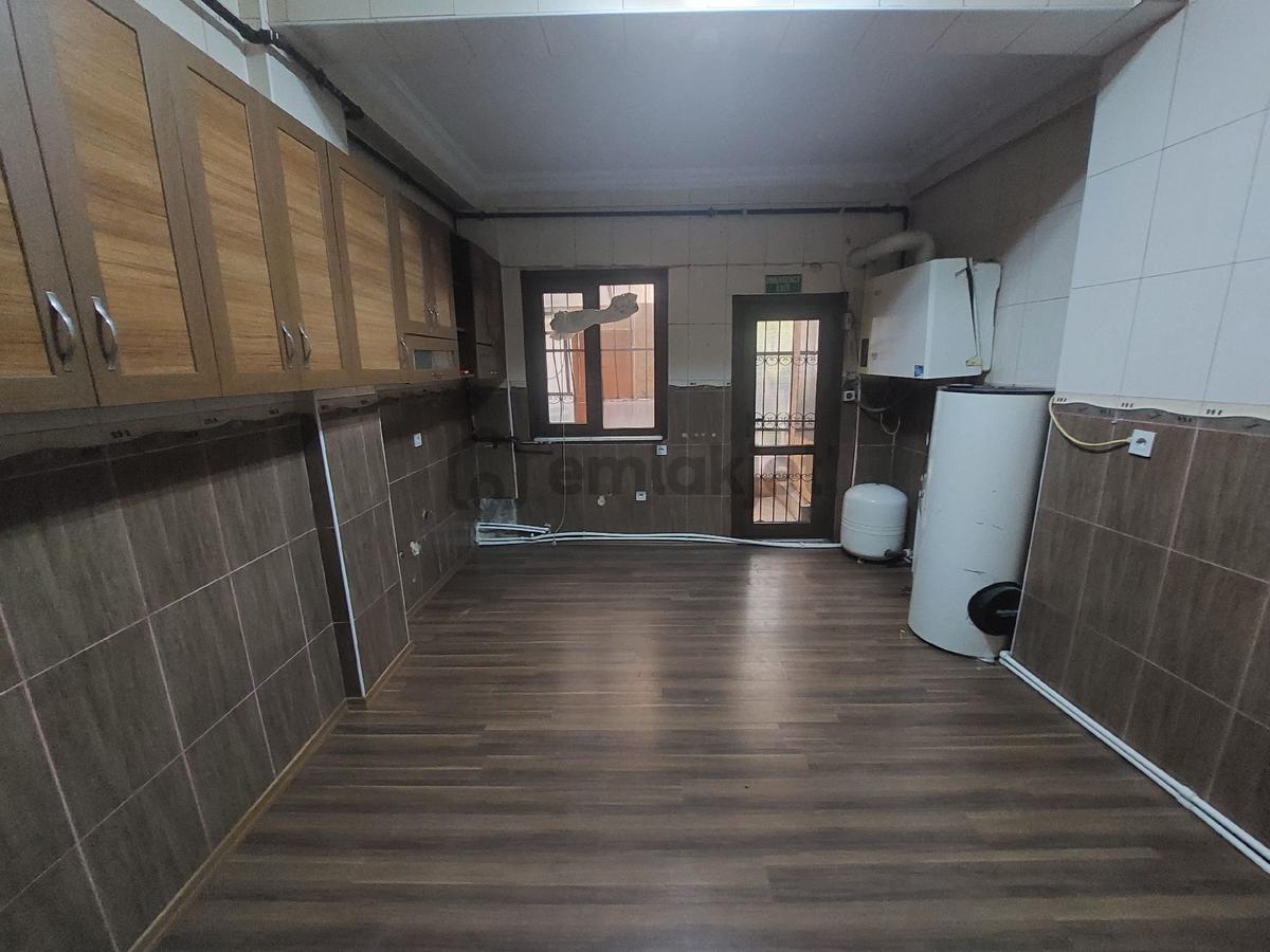 Zeynepkamil Kiralık 2,5 Katlı Müstakil Ev 10+1 - 5