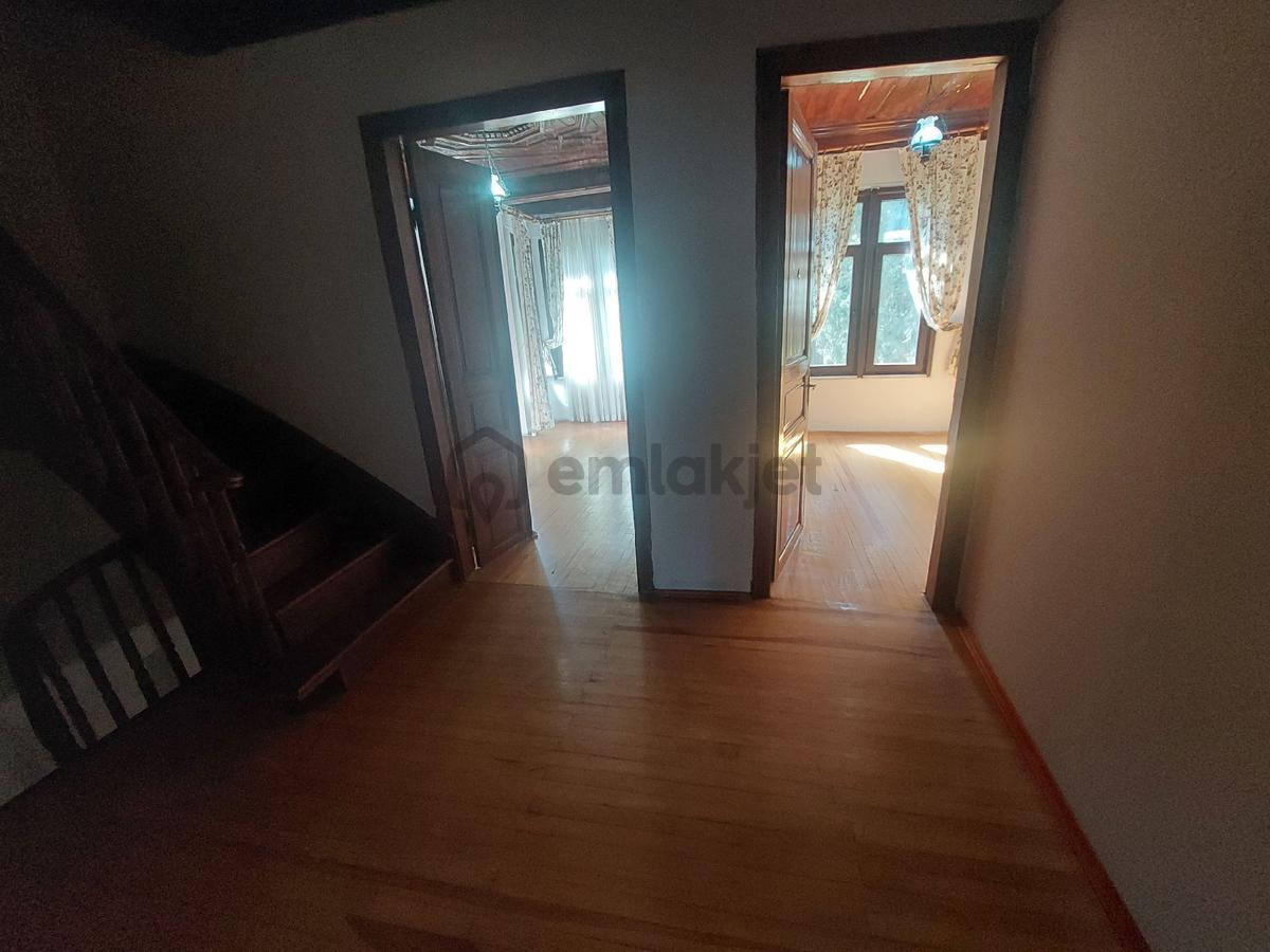Zeynepkamil Kiralık 2,5 Katlı Müstakil Ev 10+1 - 19