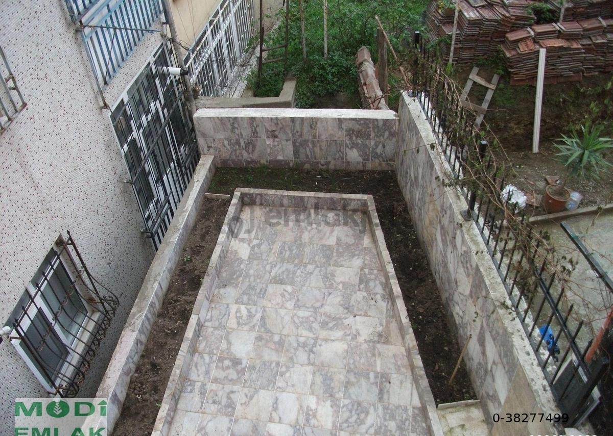 Zeynepkamil Kiralık 2,5 Katlı Müstakil Ev 10+1 - 2