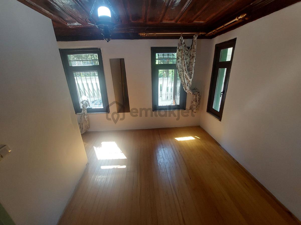 Zeynepkamil Kiralık 2,5 Katlı Müstakil Ev 10+1 - 12