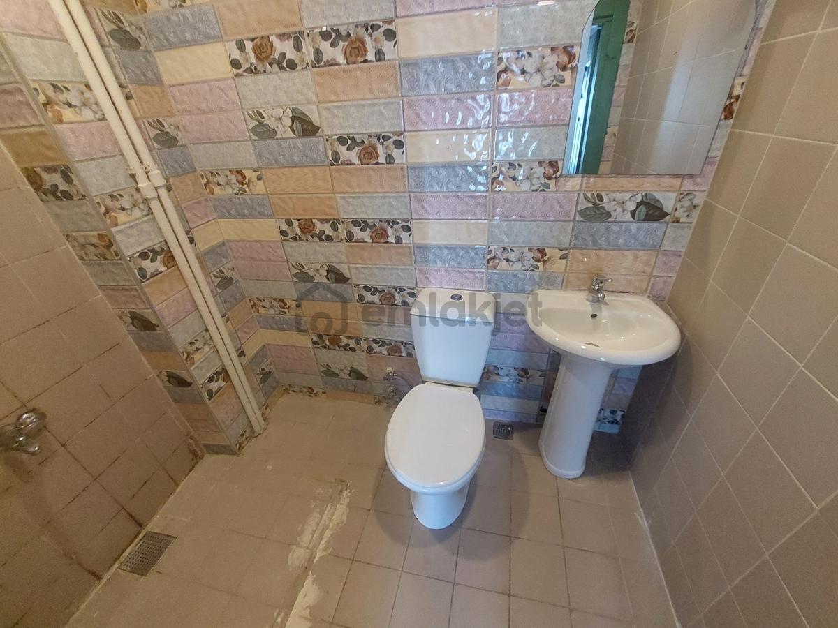 Zeynepkamil Kiralık 2,5 Katlı Müstakil Ev 10+1 - 15