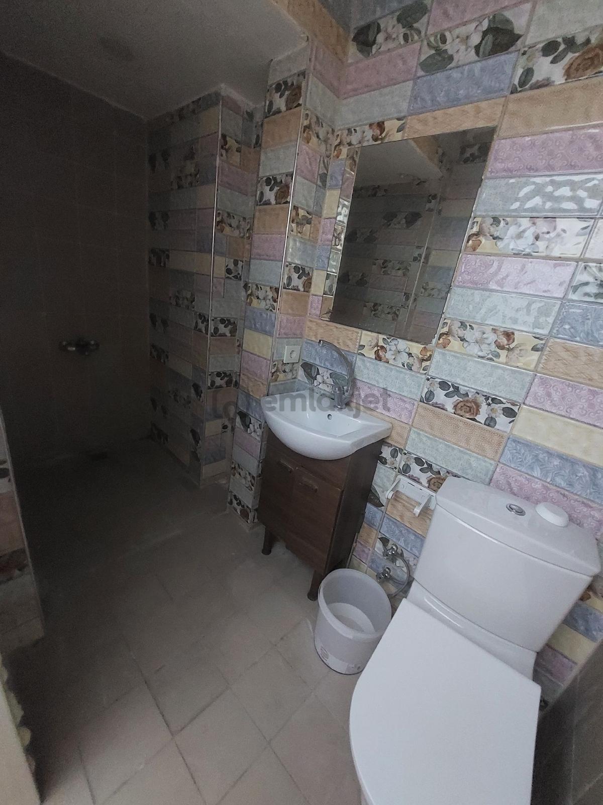 Zeynepkamil Kiralık 2,5 Katlı Müstakil Ev 10+1 - 7