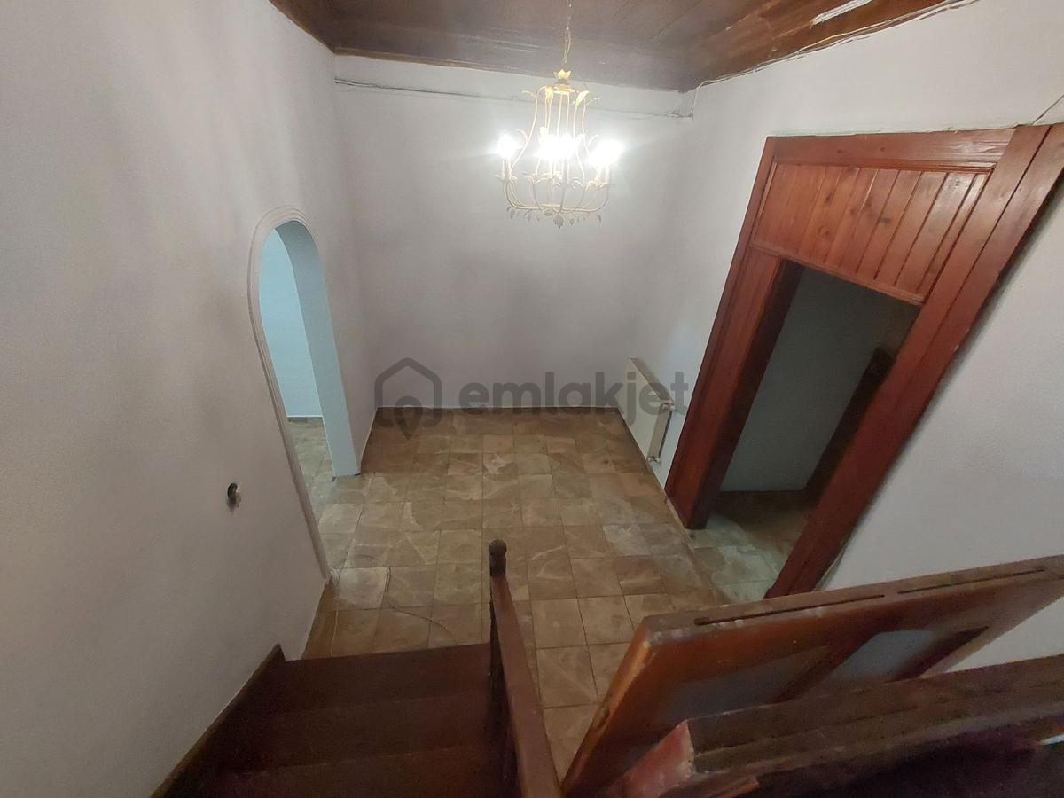 Zeynepkamil Kiralık 2,5 Katlı Müstakil Ev 10+1 - 9