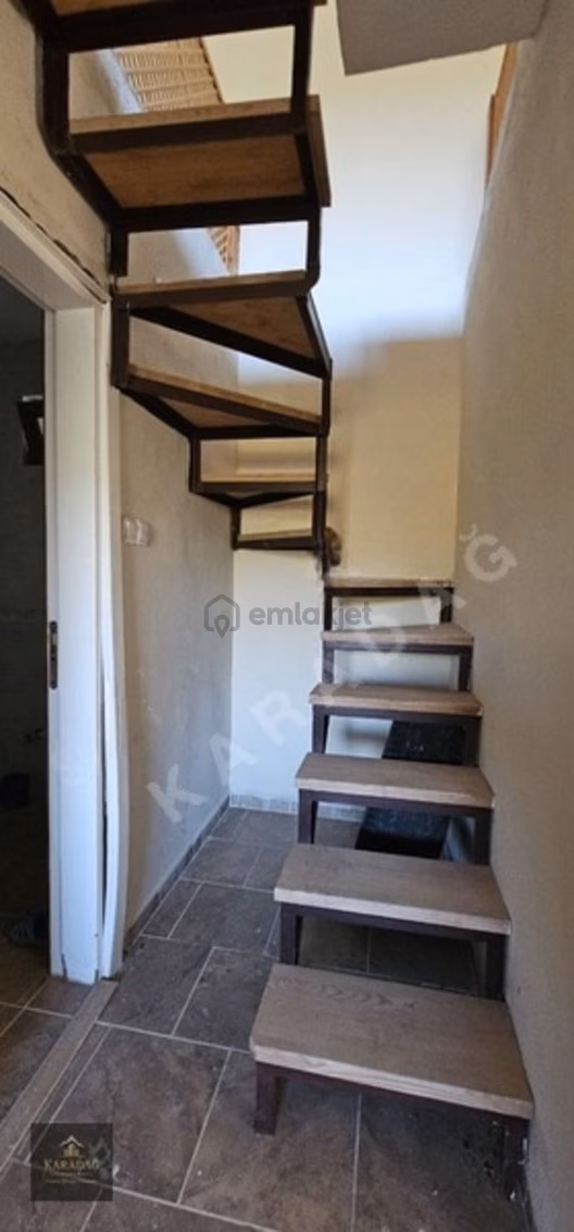 Acil! 1950 M² Arsa İçerisinde 2 Katlı Müstakil Ev Yola Cephe - 11