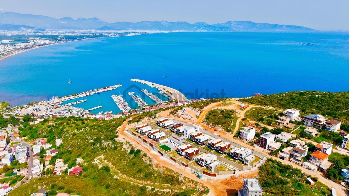 Kayalık Zeminde Deniz Manzaralı Ultra Lüks Bahçeli 3+1 Daire