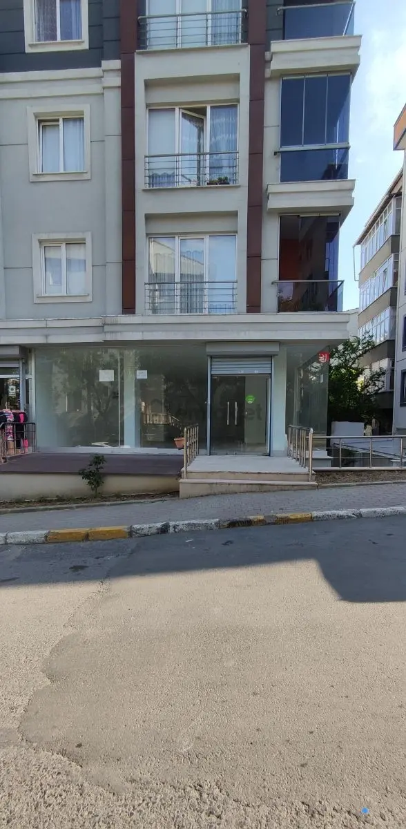 Beylikdüzü Yakuplu'da Satılık 90m² Giriş Dükkan - 4