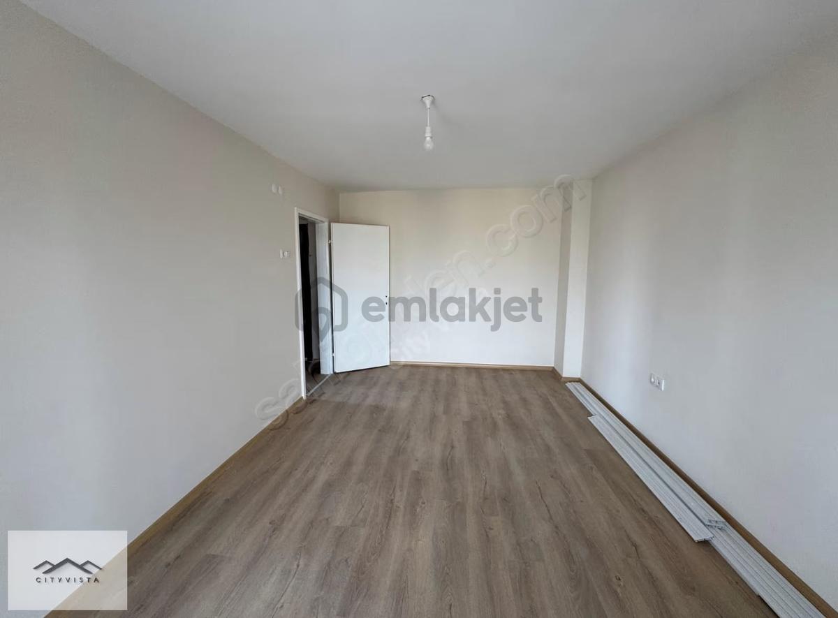 Beylikdüzü'nde Tadilatlı 3+1 Satılık Daire (100m²) - 12