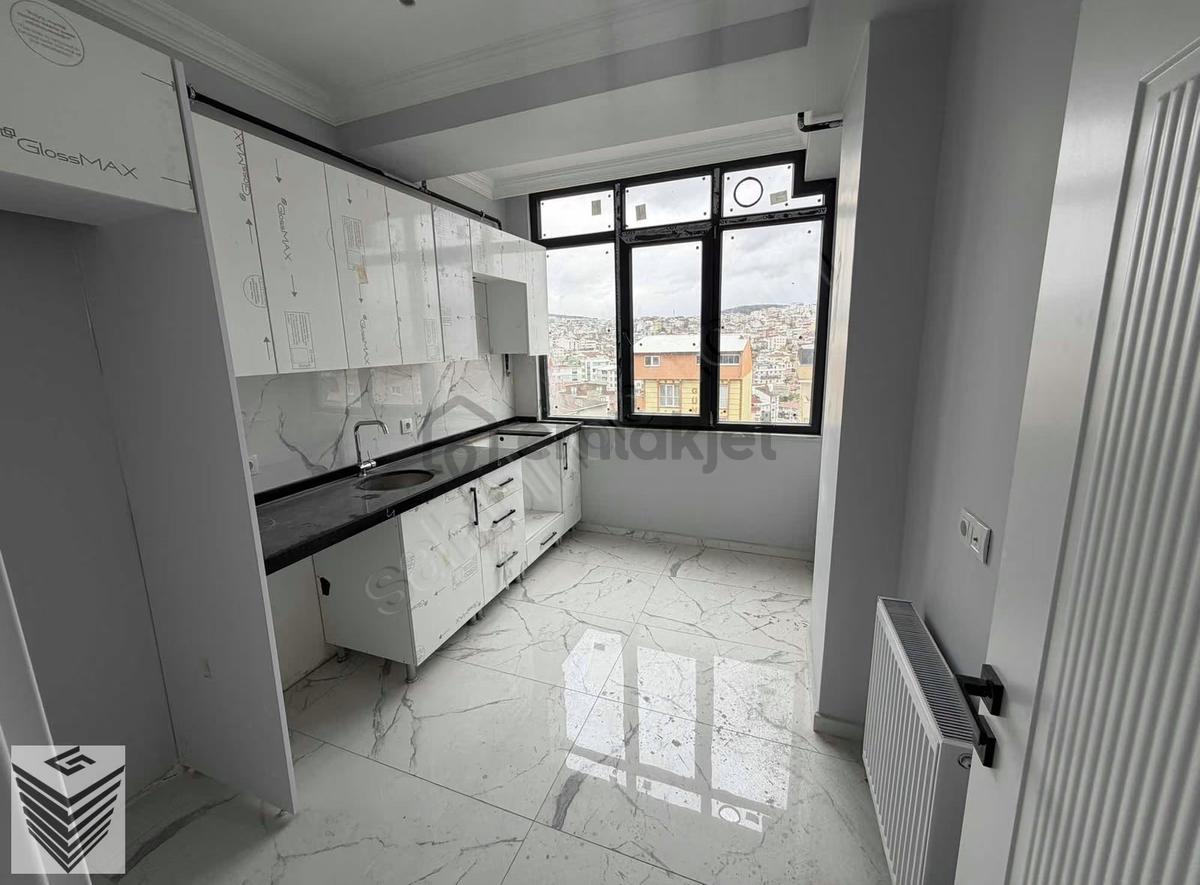 2+1 Arakat..asansörlü..ana Cadde Üzeri..90 M2..kat 3.......