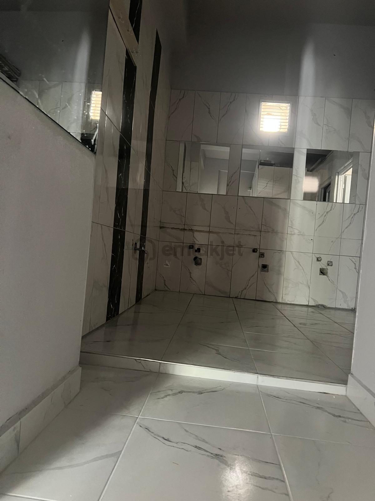 Ufuktepede Geniş M2 Li Kiralık Dükkan - 15