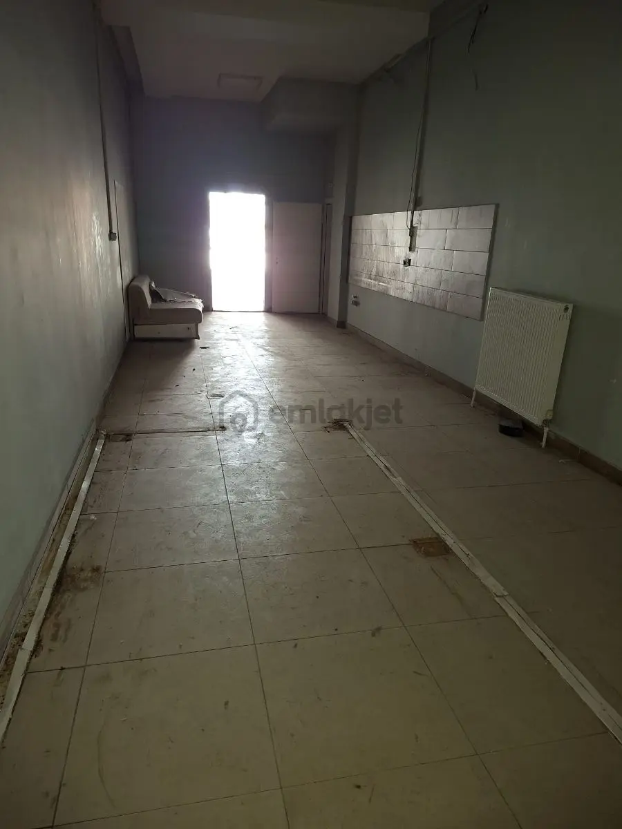 Yıldızevlerde Mükemmel Konumda Geniş Dükkan - 4