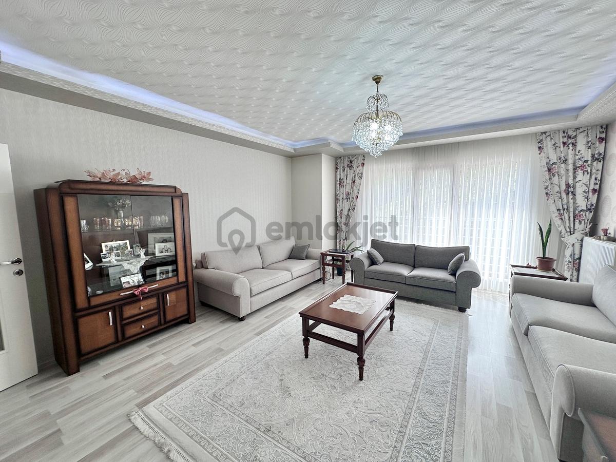 Keçiören Bağlarbaşında Site İçerisinde Asansörlü Daire - 12