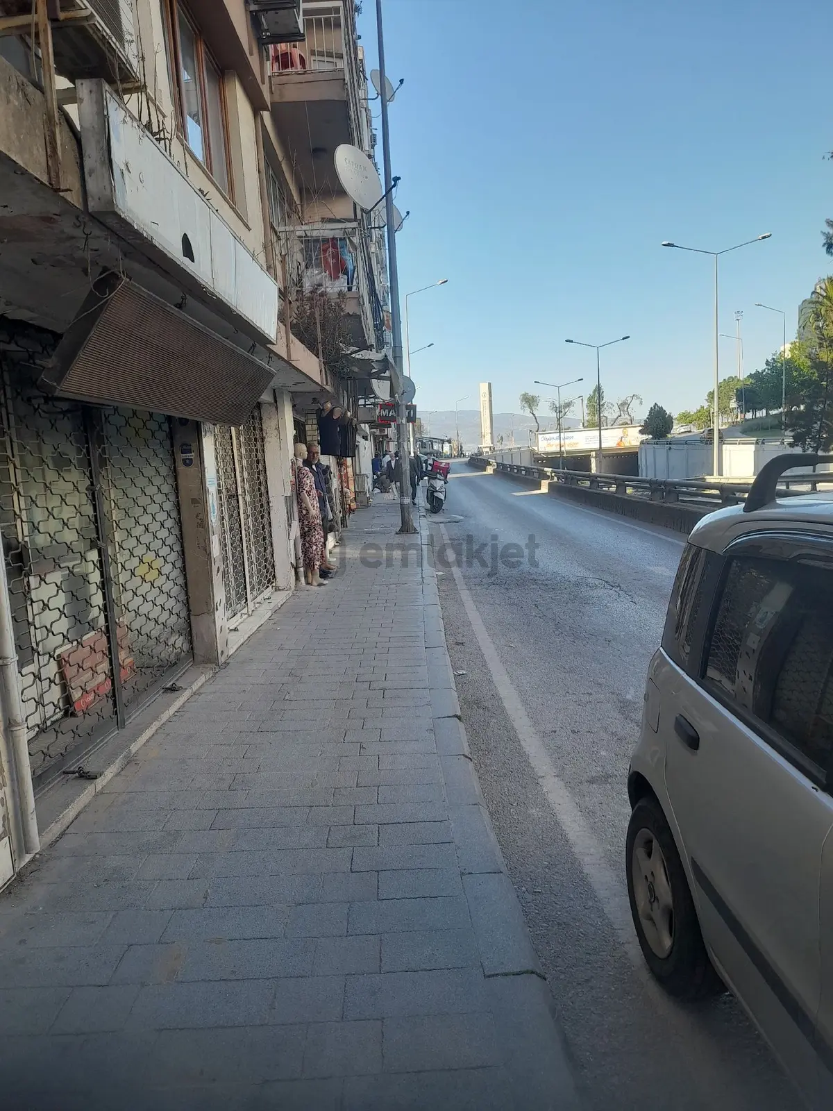 İzmir Konak İnönü Caddesinde Satılık Dükkan. - 11