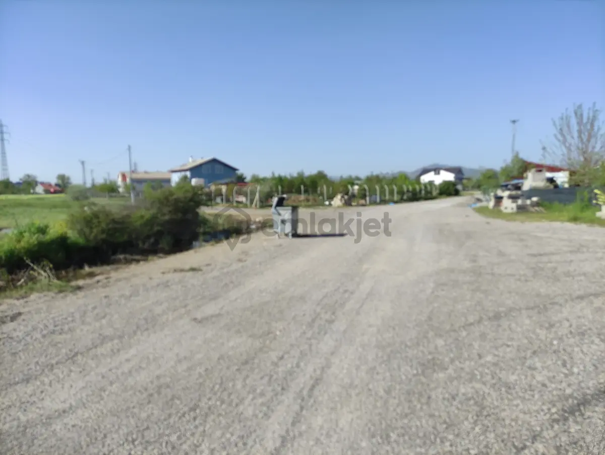 Özpınar,dan Shell Arkası . Üç Kat % 30 İmarlı Köşe Arsa 557 M2 - 9