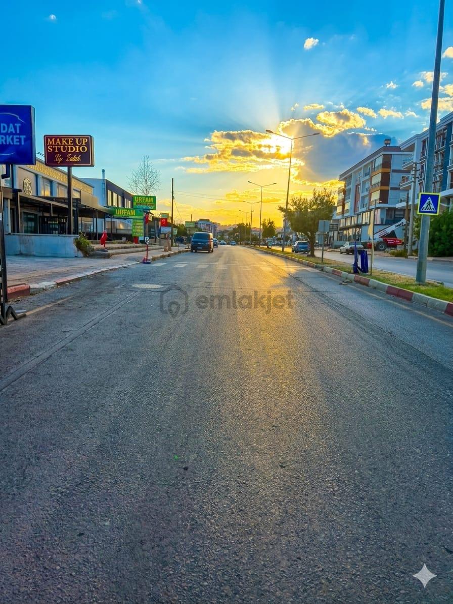 Hastane Caddesi Üzerinde Geniş Kullanım Alanlı Dükkan - 15