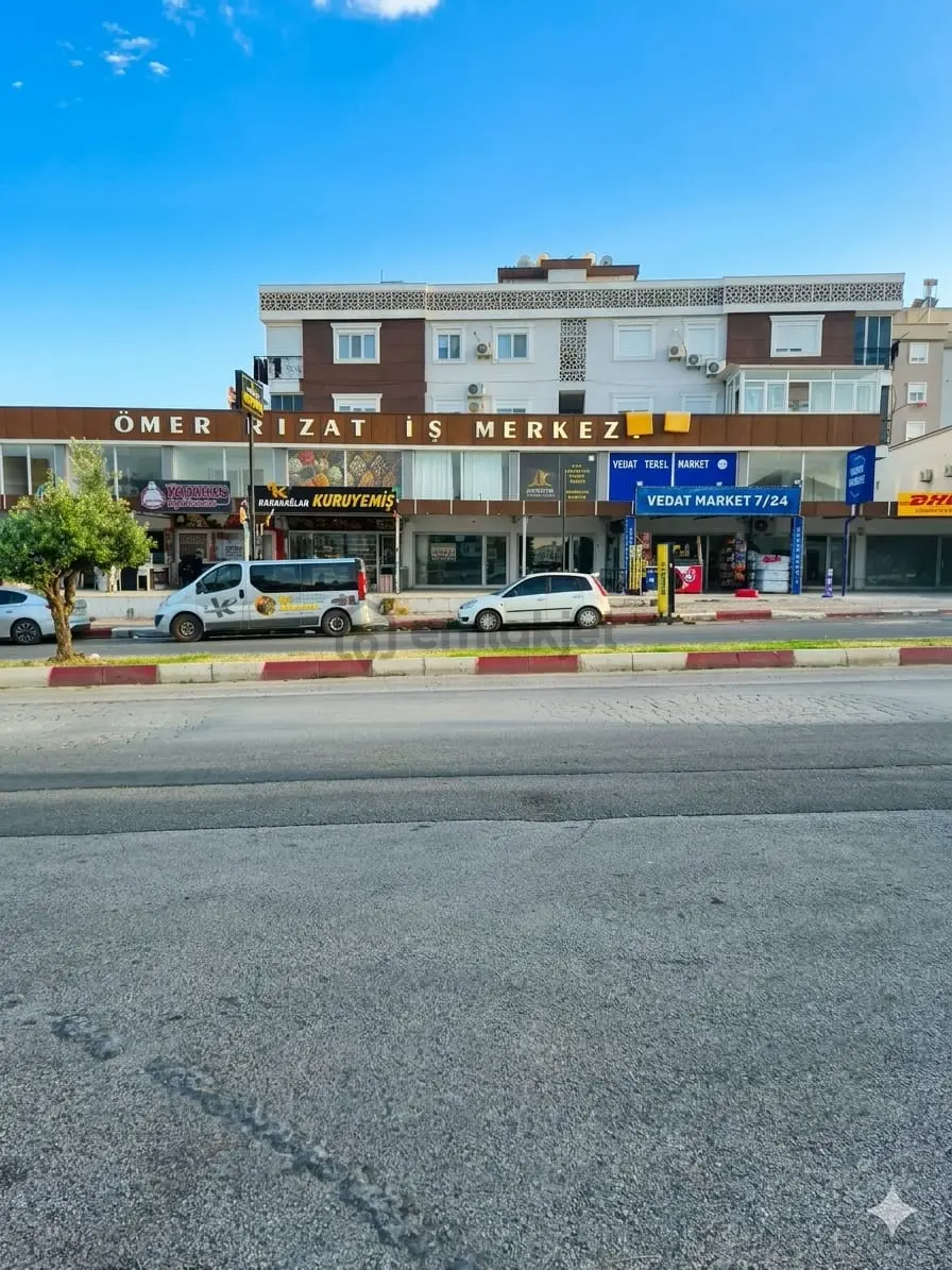Hastane Caddesi Üzerinde Geniş Kullanım Alanlı Dükkan - 3