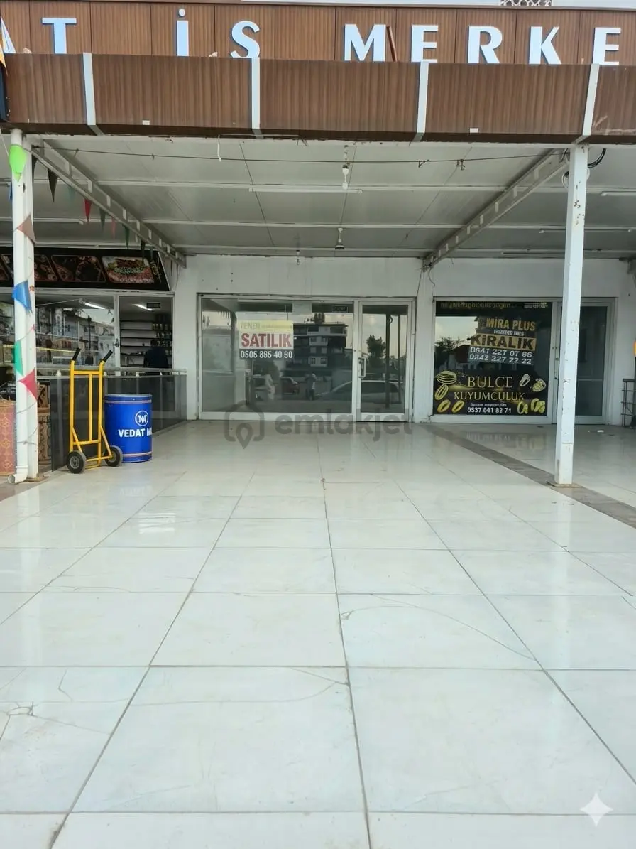 Hastane Caddesi Üzerinde Geniş Kullanım Alanlı Dükkan - 11