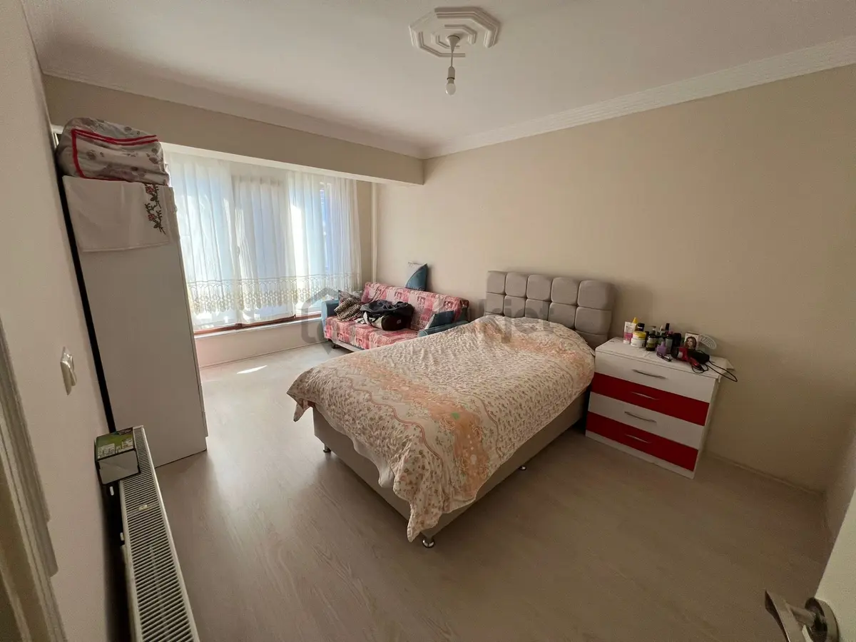 Çok Acil Satılık...mutfak Ayrı 2+1 & Çift Balkon & Çift Vc - 24