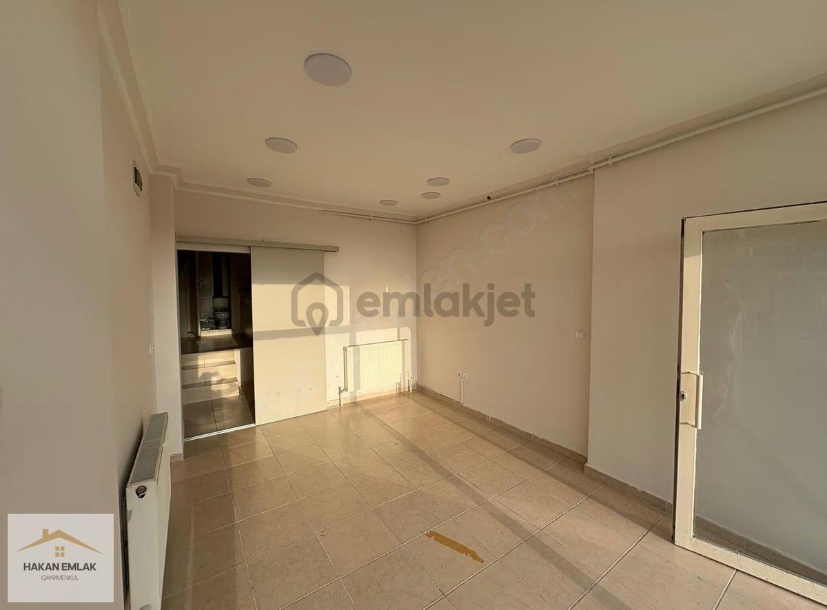 Cadde Üzerinde Satılık İş Yeri | Merkezi Konum - 27