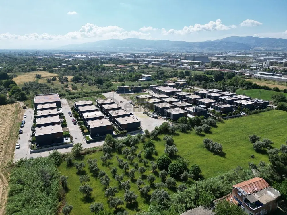 Hb'den 5+1 Satılık Villa, Geniş Cadde Üzeri/köşe Konum/mükemmel Fiyat