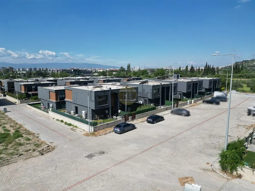 Hb'den 5+1 Satılık Villa, Geniş Cadde Üzeri/köşe Konum/mükemmel Fiyat - 3