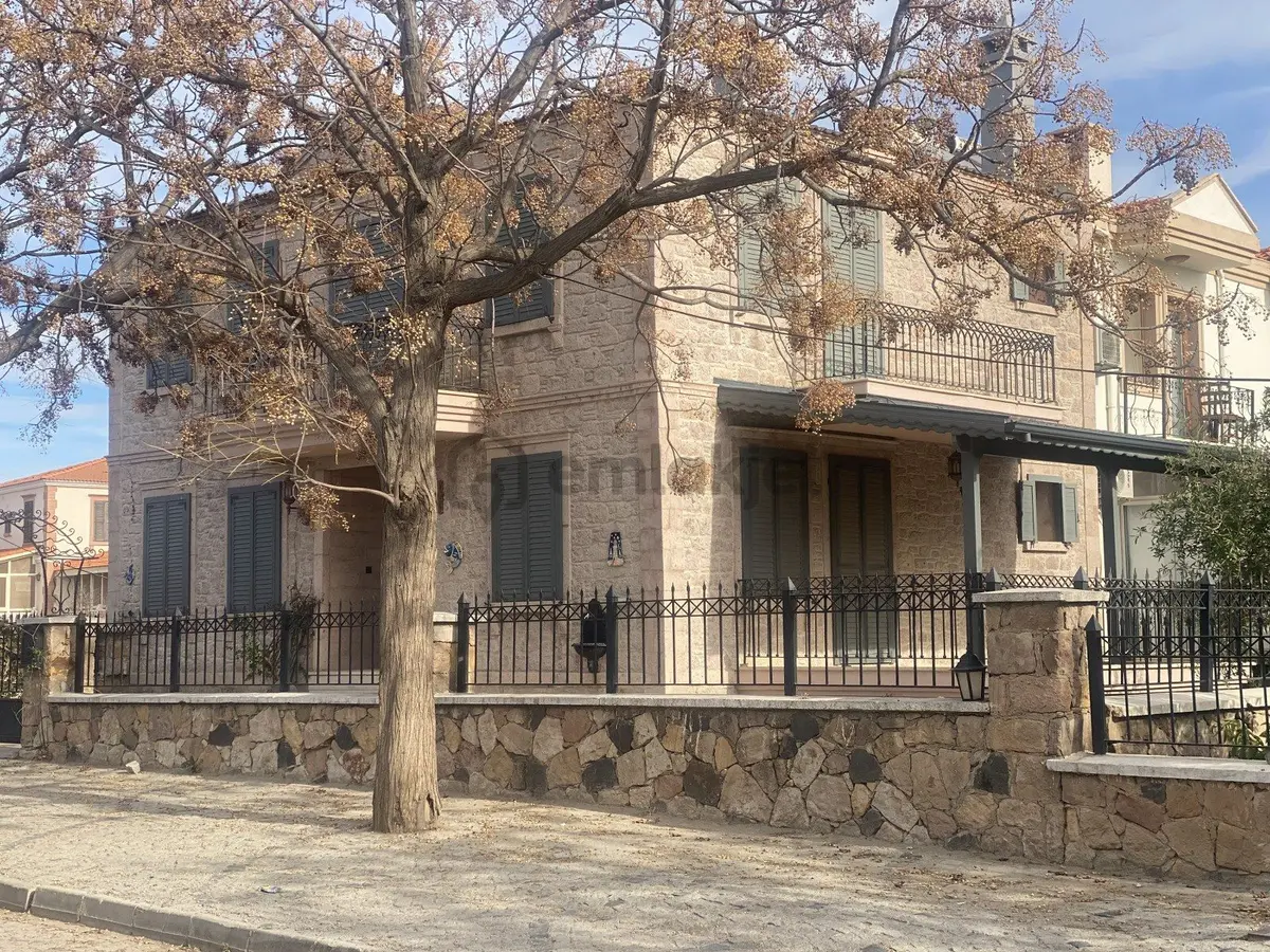 Balıkesir Ayvalık Cunda Da Satılık Mustakil Muhtesem Ev. - 3