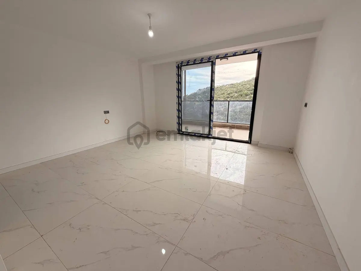 Deniz Ve Doğa Manzaralı Ön Cephe Satılık Daire - 4