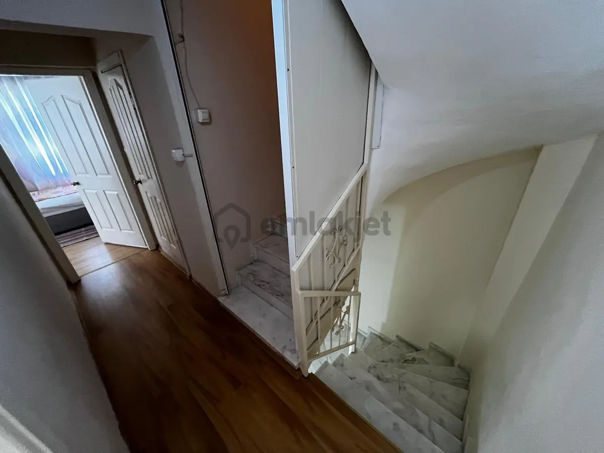 Akçayda Denize 600 Metre Bahçeli Teraslı 4+1 Müstakil Triplex - 6