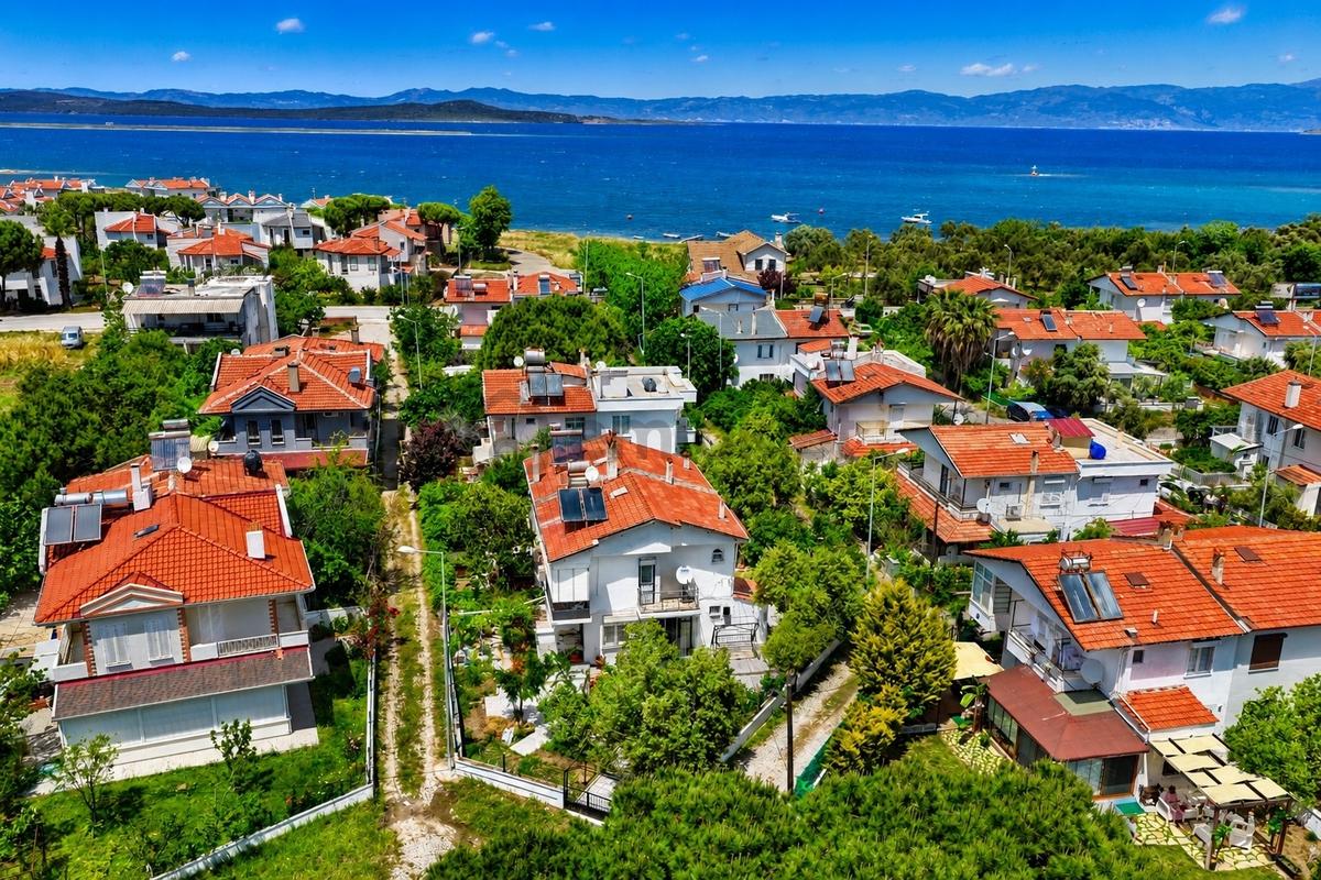 Umas Solutıon'dan Cunda'da Büyük Bahçeli Köşe Parsel Villa - 4