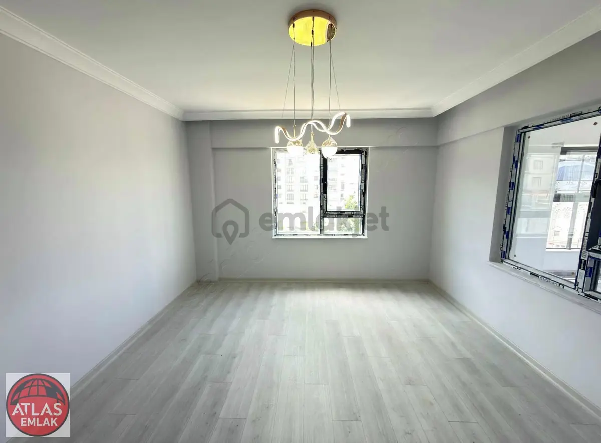 Atlas'tan Site İçerisinde Ortakat Çift Asansör Genişbalkon - 19