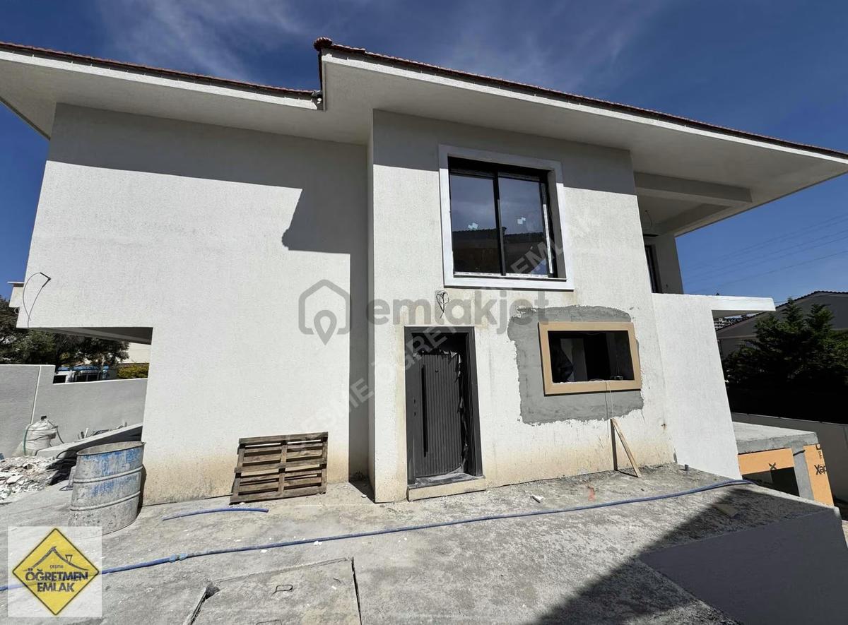 Çeşme Merkezde Havuzlu Lüks 6+1 Villa - 7