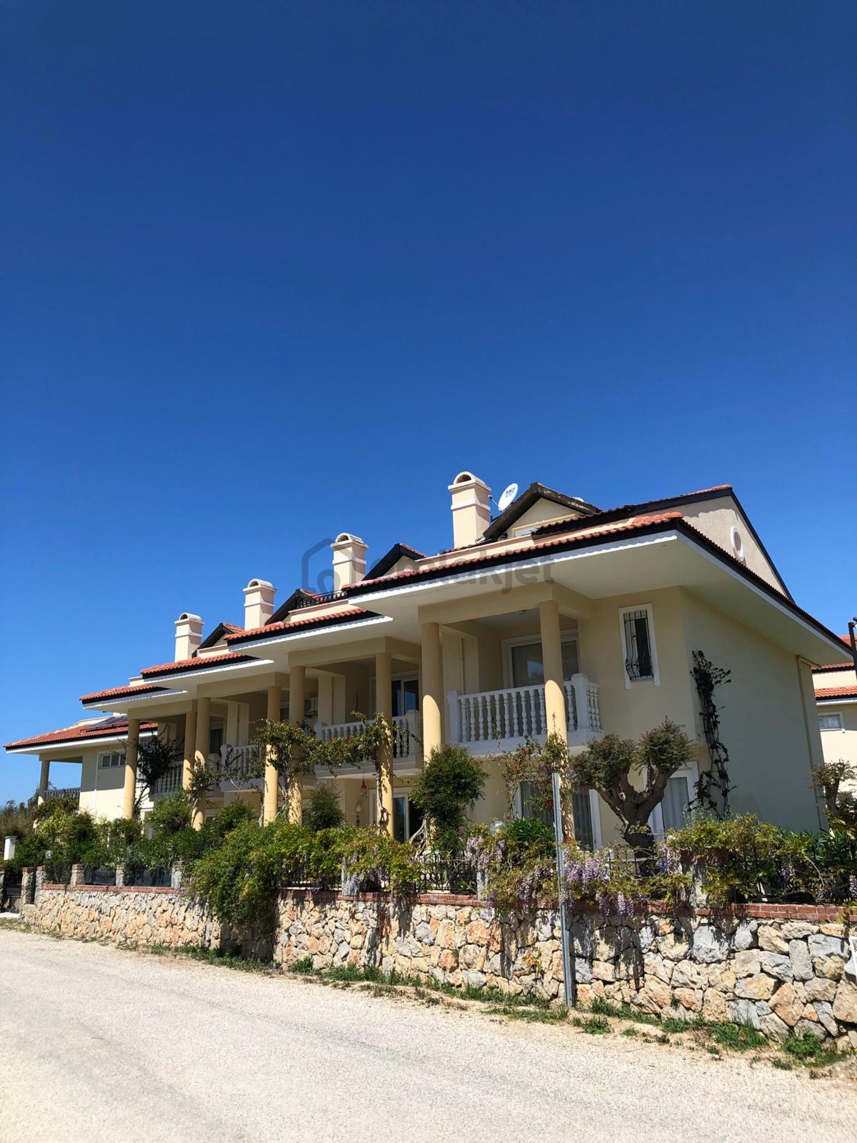 Stop'tan Çalışta Denize Sıfır Havuzlu Triplex Villa - 3