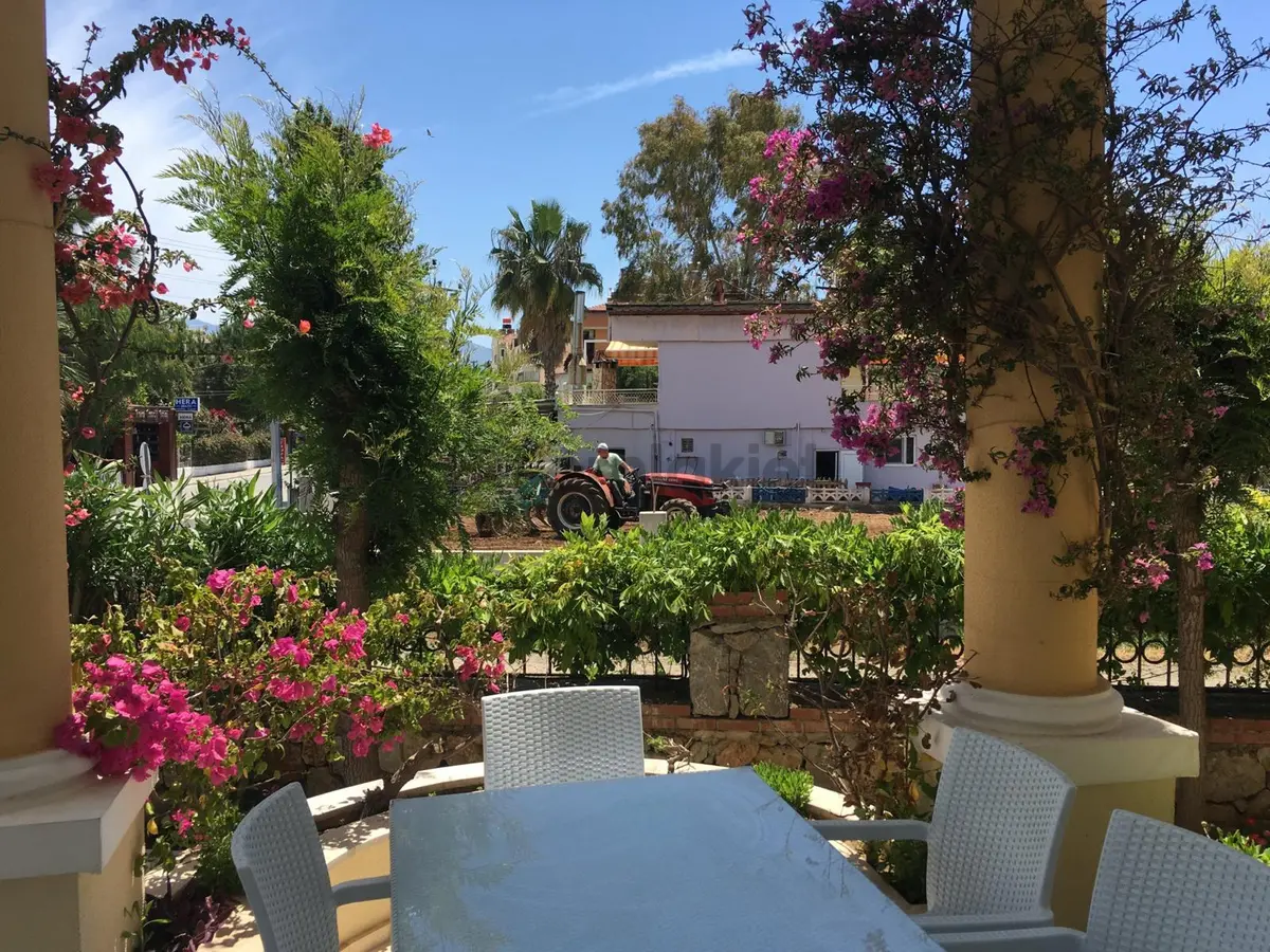 Stop'tan Çalışta Denize Sıfır Havuzlu Triplex Villa - 12