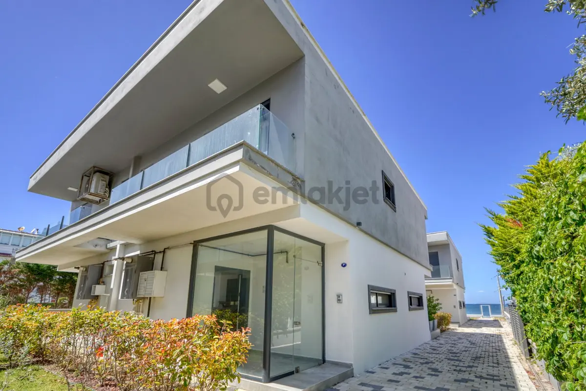 Urla İskele'de Denize Sıfır Eşyalı Lüks Villa - 7