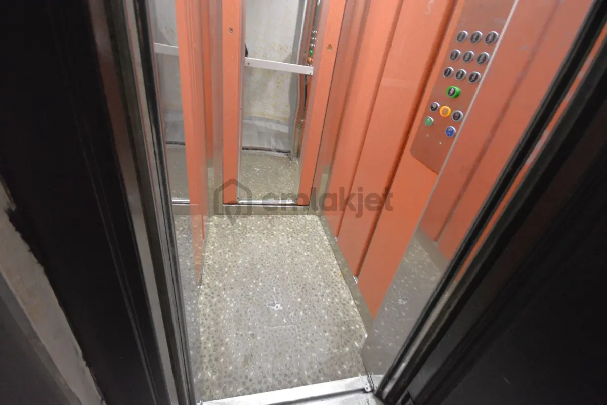 Satılık 145 M2 Merkezi Konumda 3+1 Lüks Daire - 32