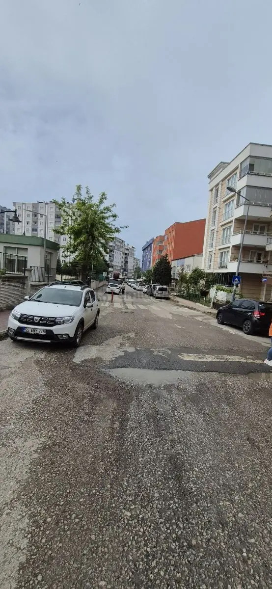 Azerbaycan Caddesi'nde Konumu Çok Güzel 3+1 Acil Satılık - 22