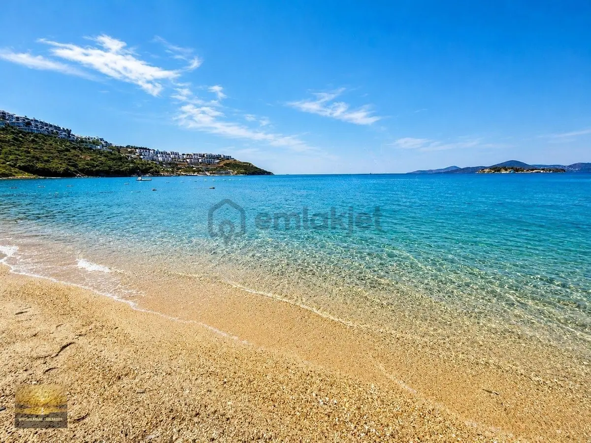 Denize Yakın Sitede Satılık Eşyalı Üstkat Daire Özel Plajlı Ev - 2